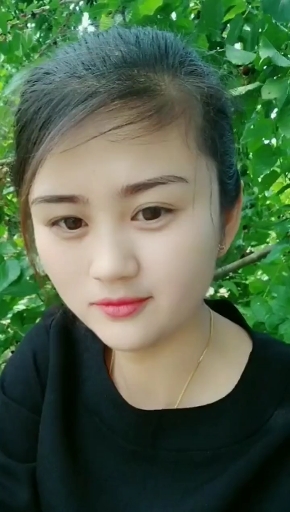 农村人化个妆也是个美人儿