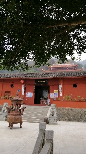 升山寺前,佛光普照