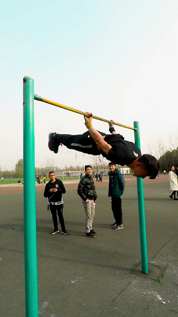 全民独门绝技咖#体育课上,我们班同学单杠开挂技能!
