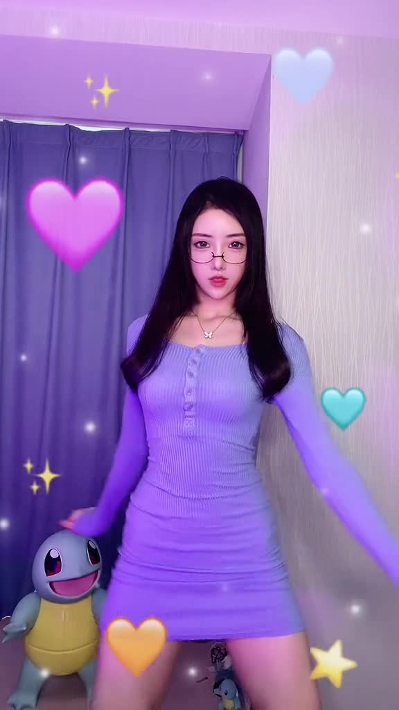 可爱在性感面前真的不值一提吗susie摆手摇摇舞变装蓝色战袍