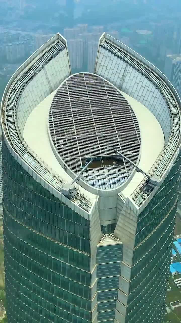 武汉中心大厦外号恶魔之眼2019年建成不知道为何现在还没投入使用