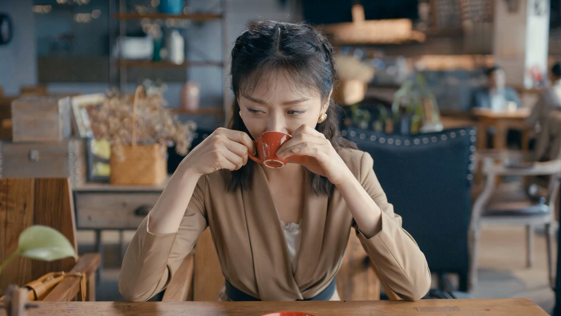 电视剧#被家人催相亲看到第一个后喝咖啡都不敢停下来,你们觉得哪个