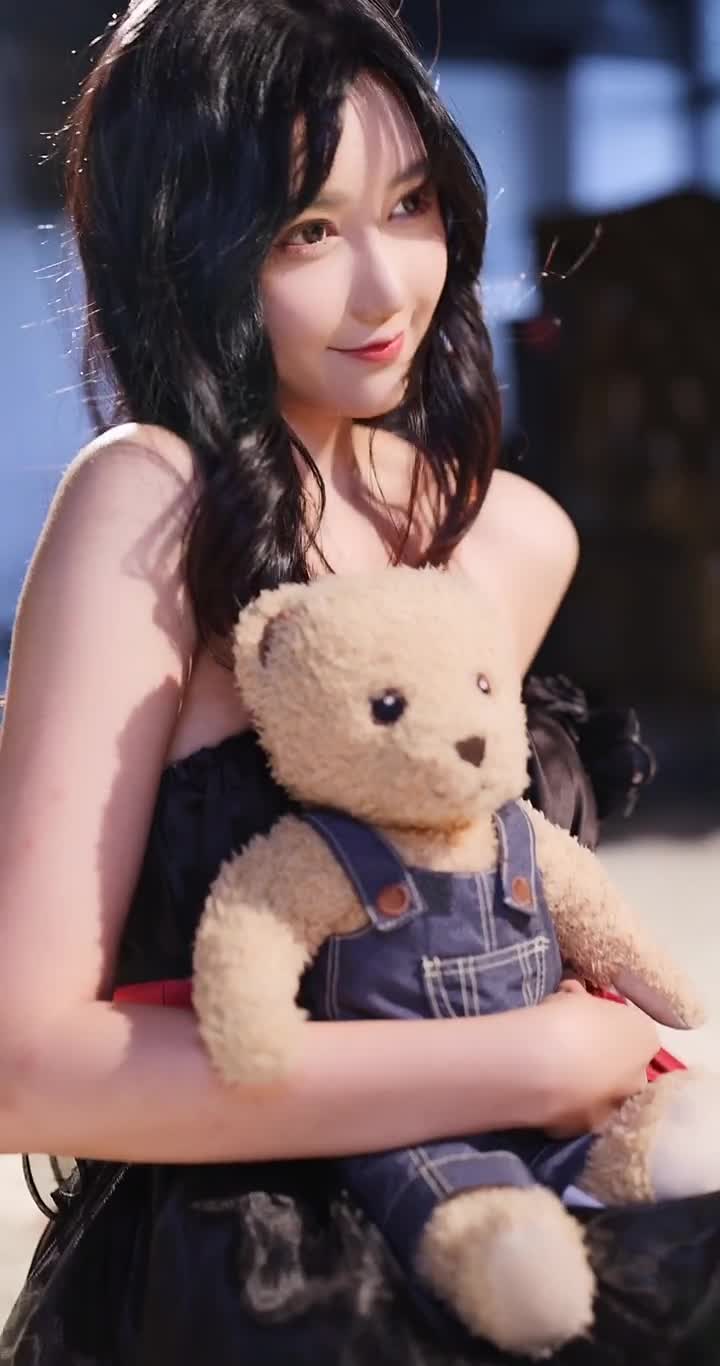 摄影师原话,拍别人两秒就从腿摇到脸了,拍乔玉腿