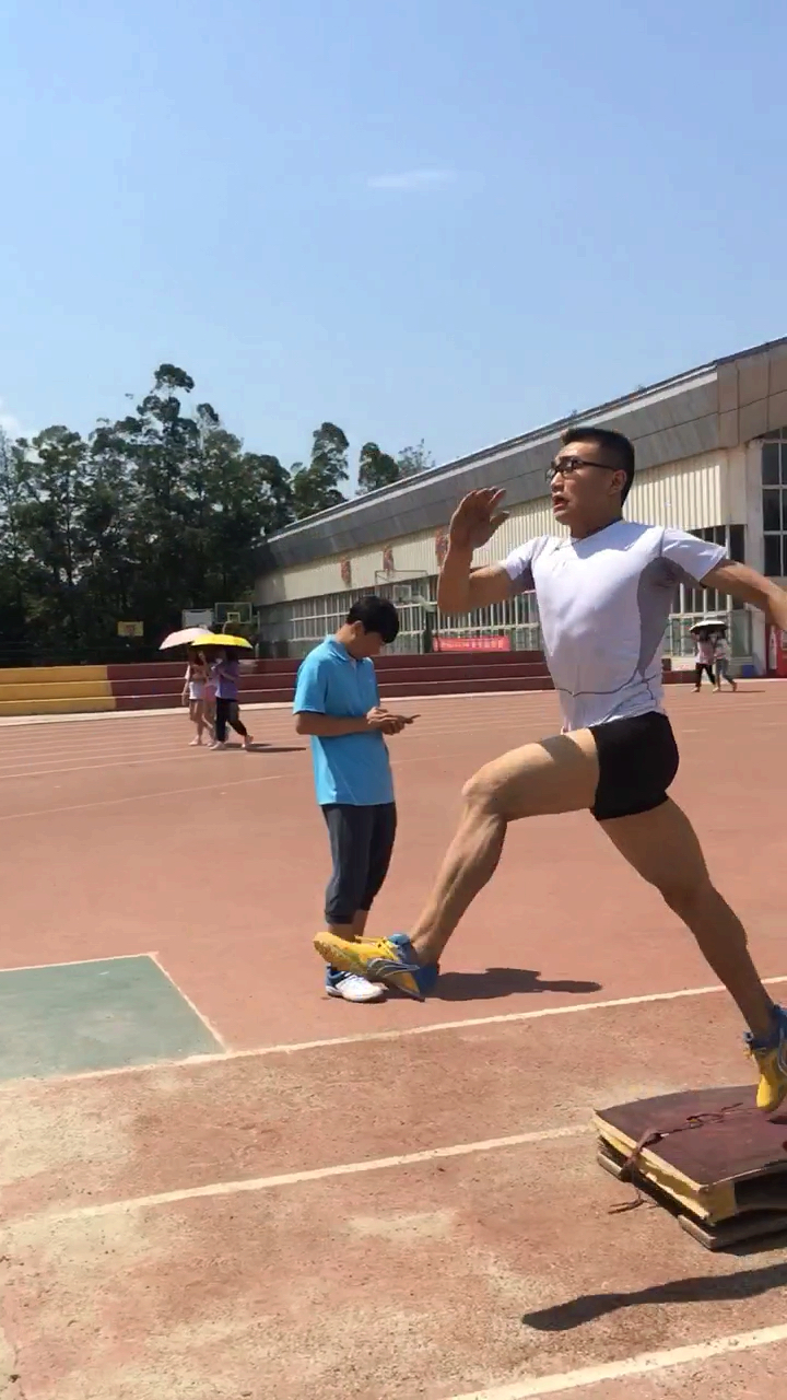 挺身式跳远,踏板辅助