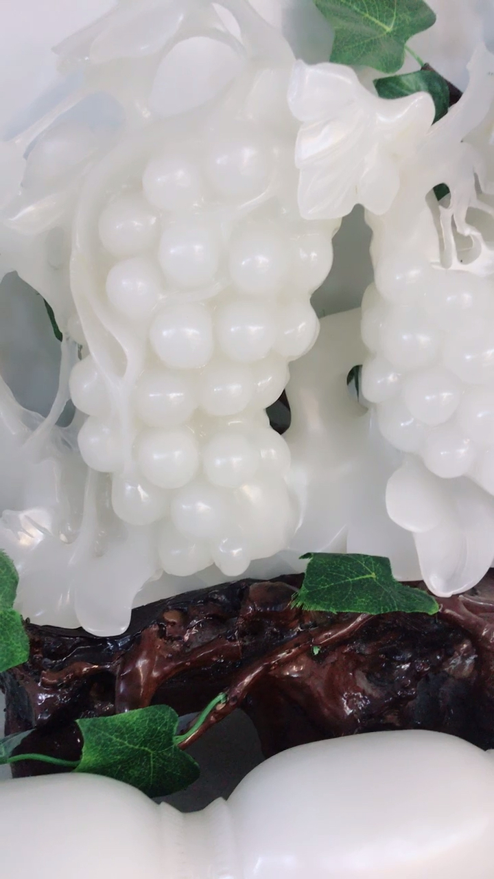 关注我关注全民小视频 和田玉葡萄 寓意硕果累累