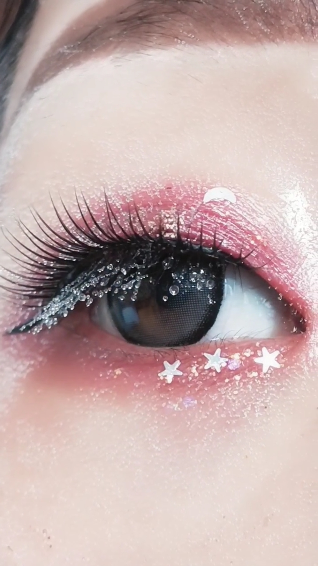 老师,您辛苦啦!#雨露玫瑰眼妆搭配,贼好看