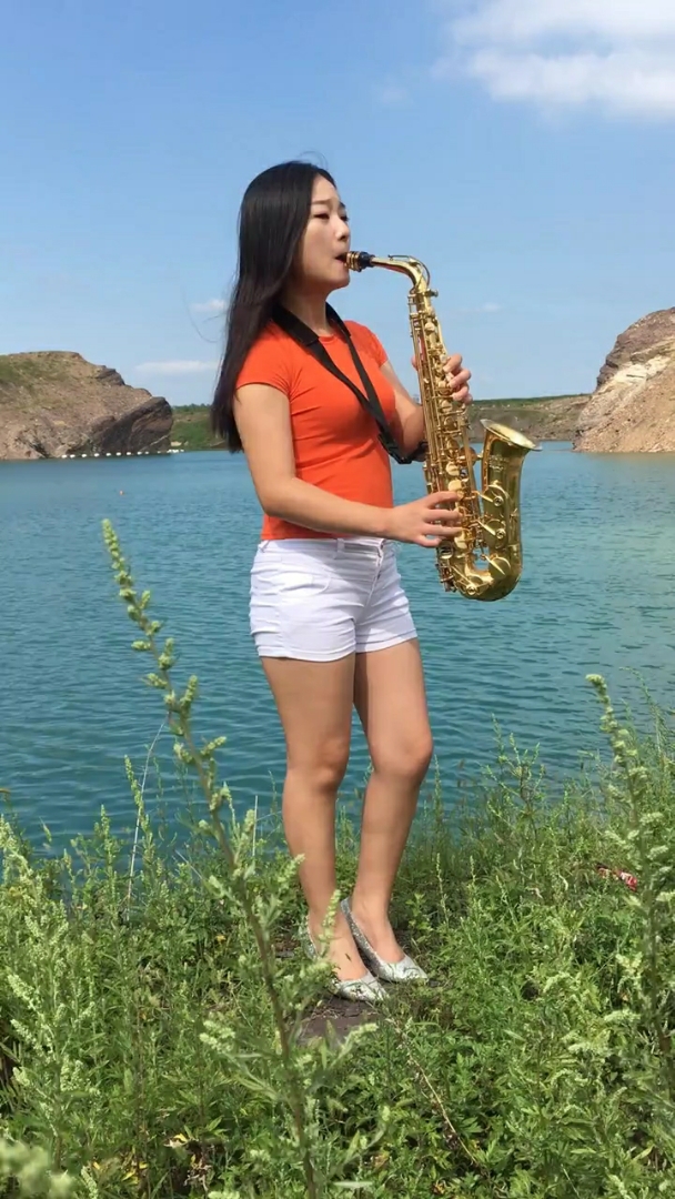 感恩有你#美女萨克斯吹的真牛