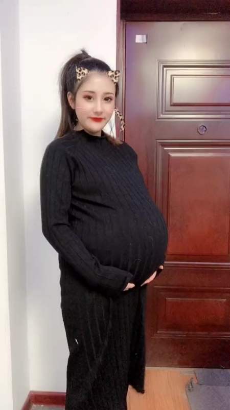 当初还多人说我这个肚型像女儿的肚型结果真猜对了我怀女儿的症状就是