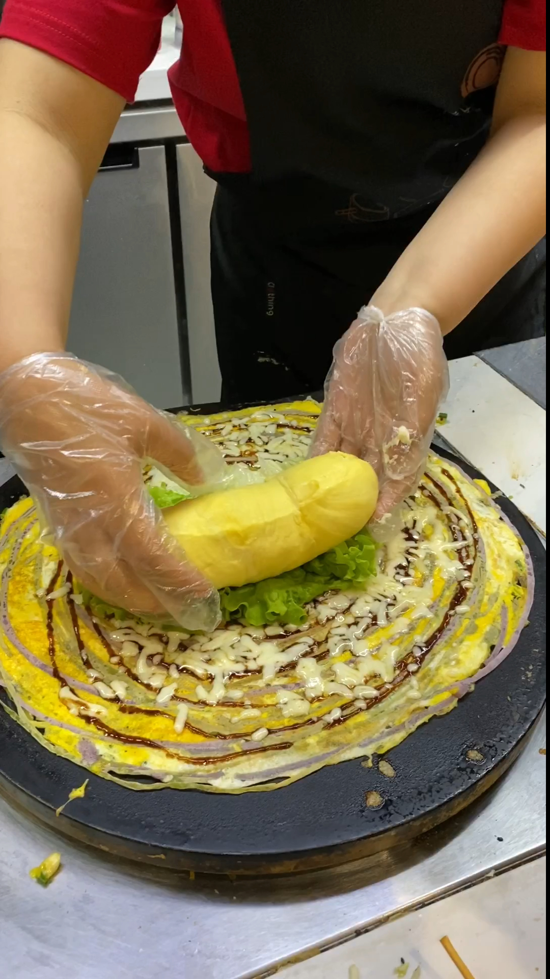 十平小店,每天和老婆忙不停,芝士榴莲煎饼今天做了365张,做餐饮还得