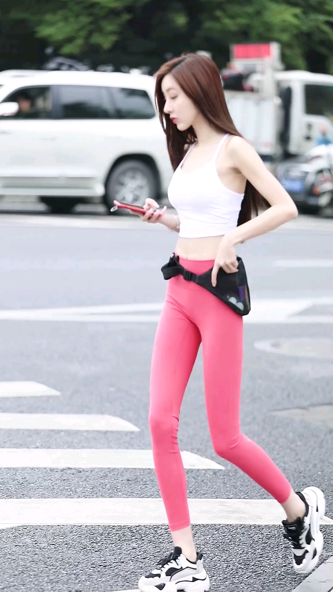 人美心善身材好,这样的小姐姐你们心动吗?