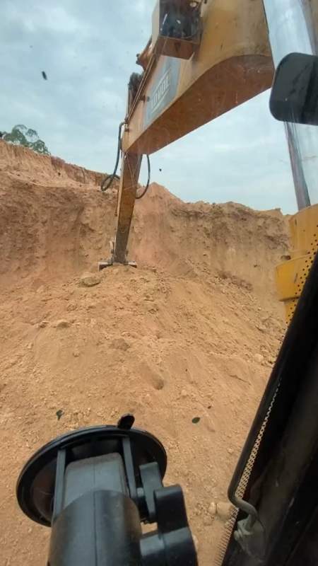 有趣有收获你的浏览器不支持视频播放搬土的活挖机 雷沃 挖掘机 工地