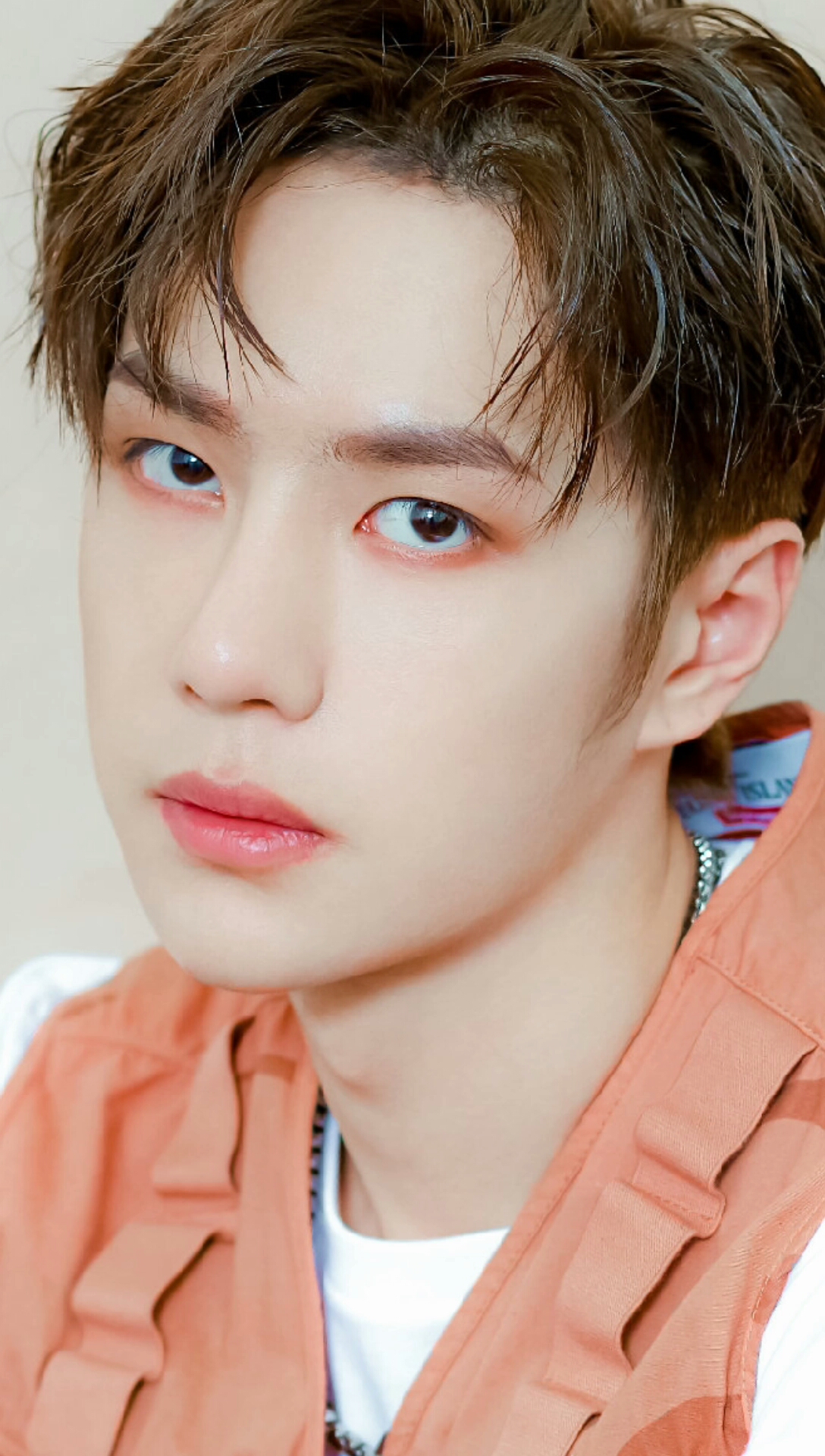 王一博#不愧是你,怼脸拍都这么帅!