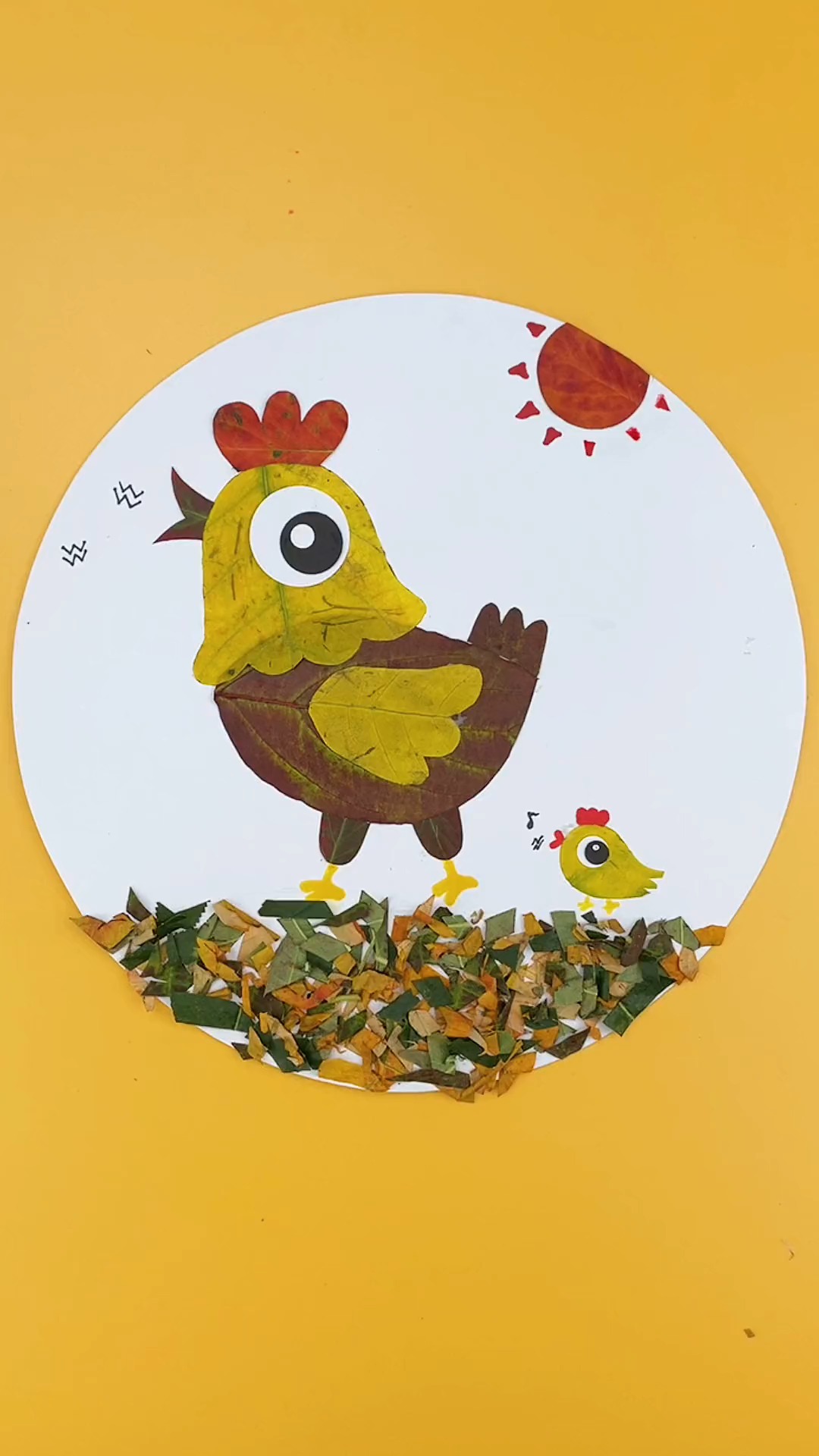 你好秋天#可爱的小鸡树叶拼贴画