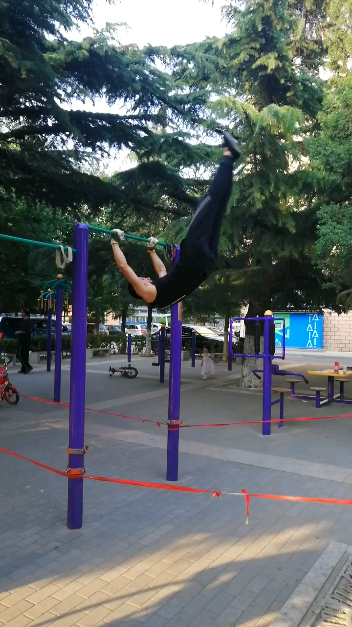 当兵的人标准单杠练习