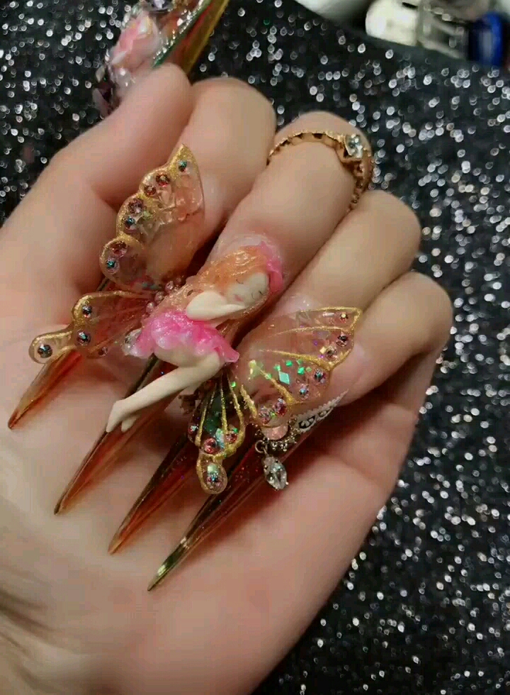 高难度的美甲作品,是不是很漂亮