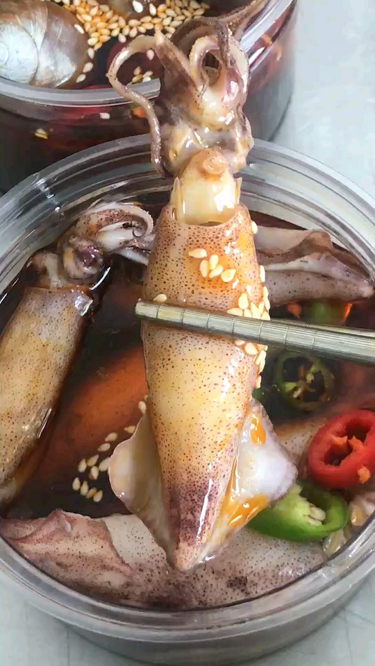 香辣满籽乌一罐500克有一次能吃一罐的朋友吗?