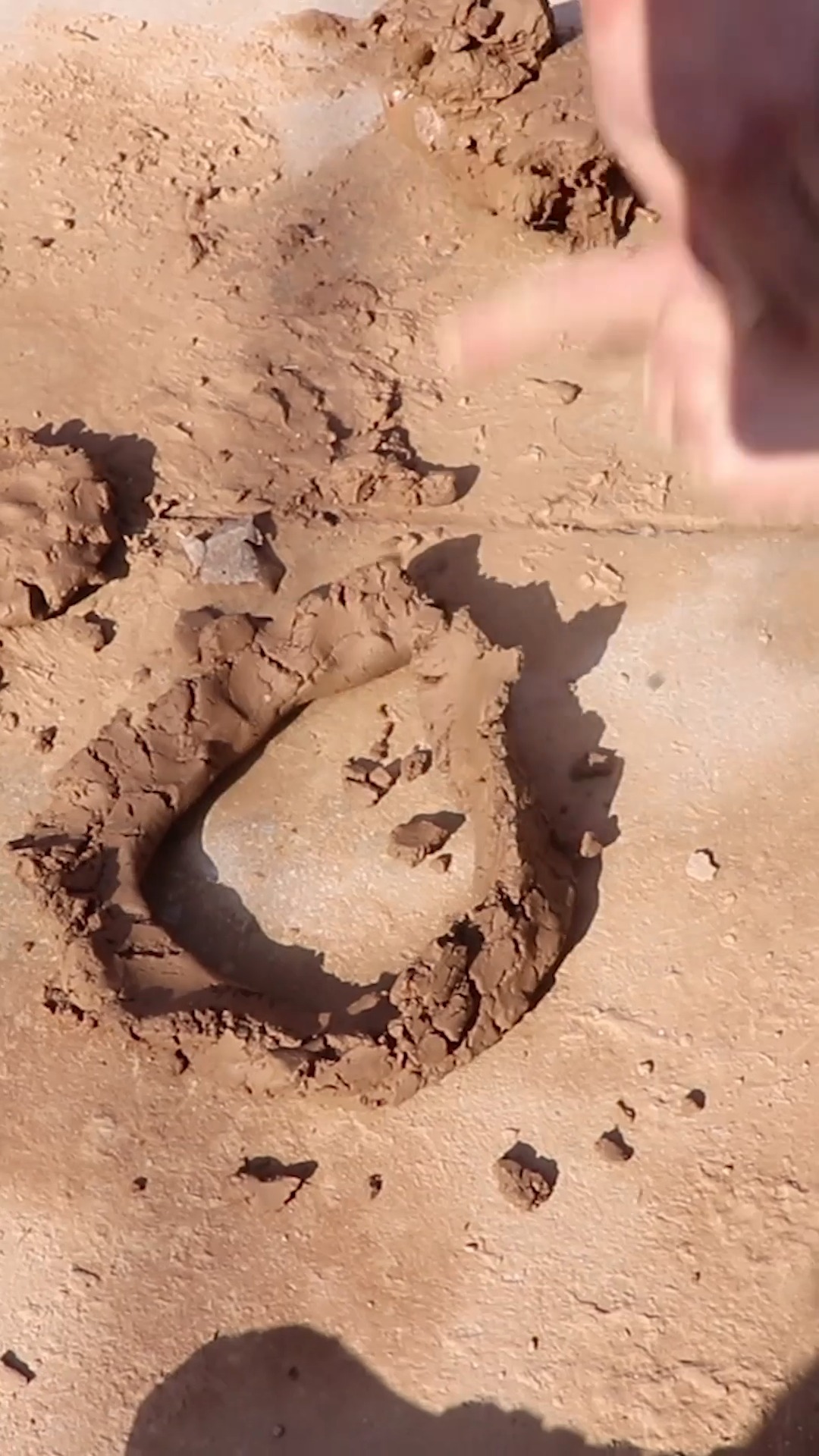 童年回忆#儿时最喜欢玩泥巴了,用泥巴摔哇呜,捏泥人,回忆起来好怀念