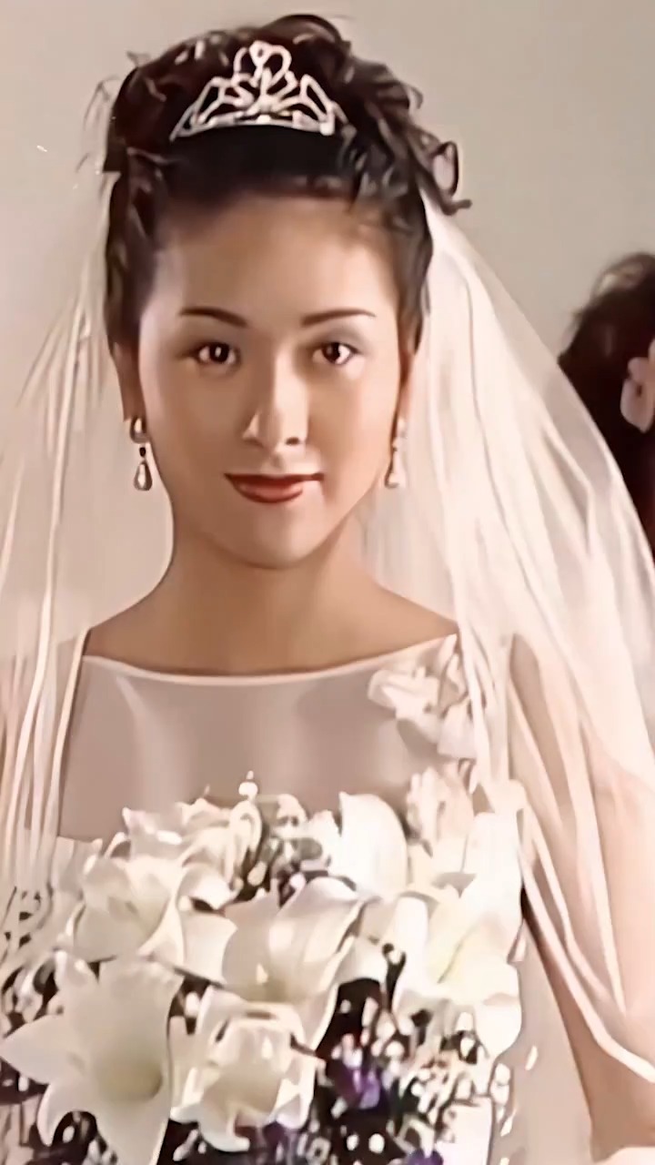 我要上热门#港星女神的婚纱造型,美出了高级感!