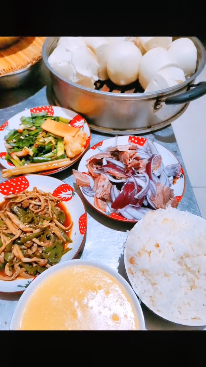 调查结果从24层跳下来的杨海燕五年养育俩娃没有买过一件新衣服,丈夫