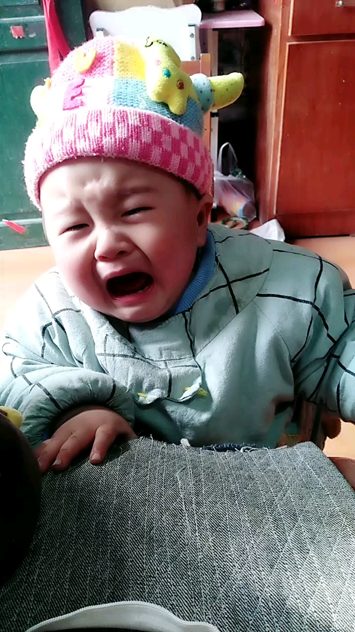 熊孩子一点不如意就哭这是听听再接着哭