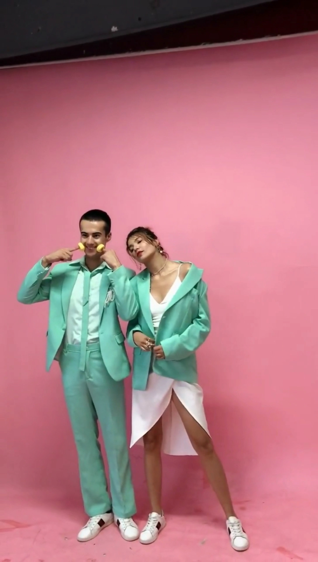 月圆人团圆#最美情侣,莎莎和努尔先生!