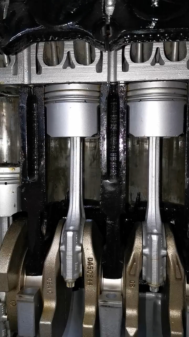 发动机活塞运动