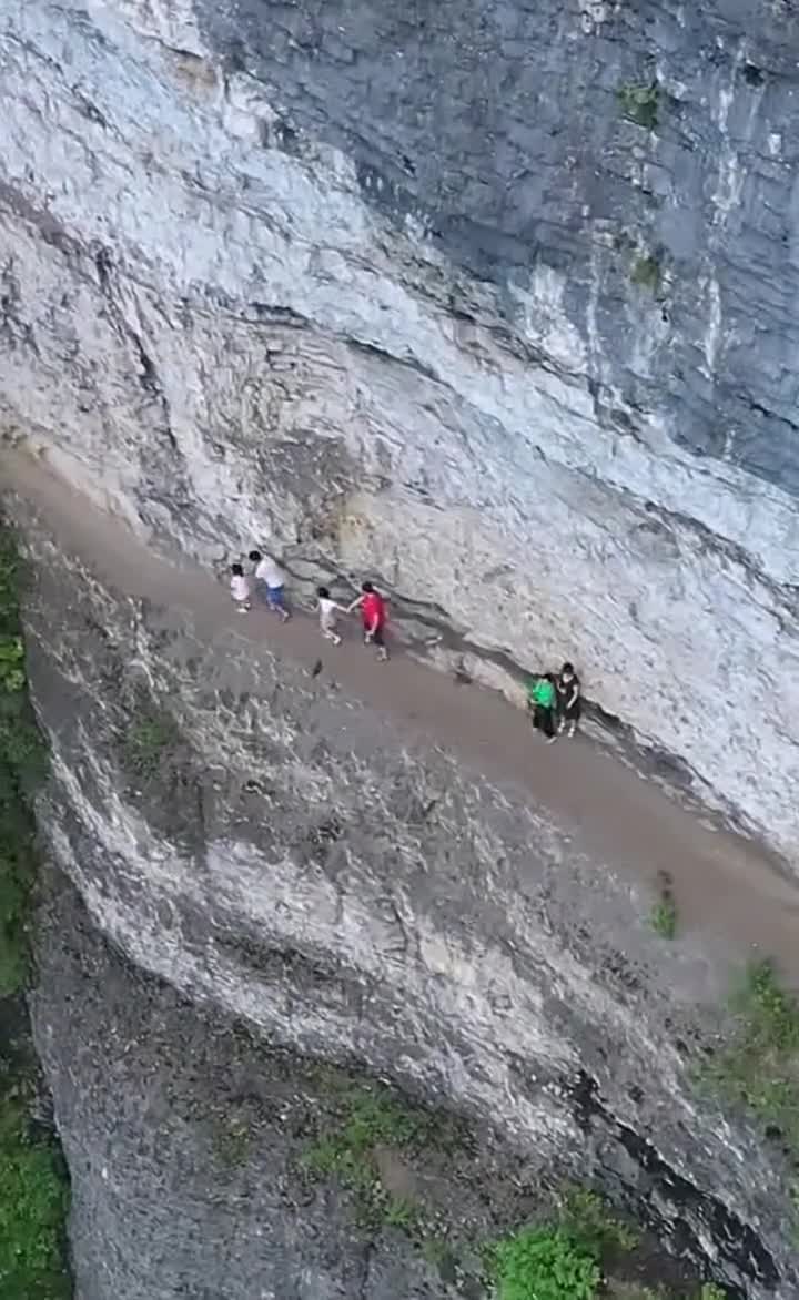 湘西八面山燕子洞曾经的土匪老巢一夫当关万夫莫开