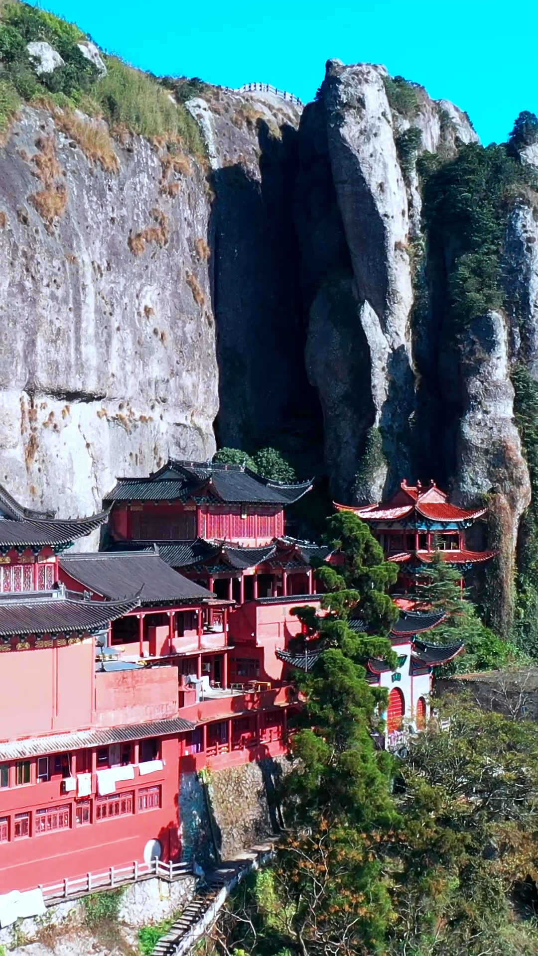 我要上热门#浙江温州雁荡山羊角洞景区,悬崖绝壁雄伟壮观