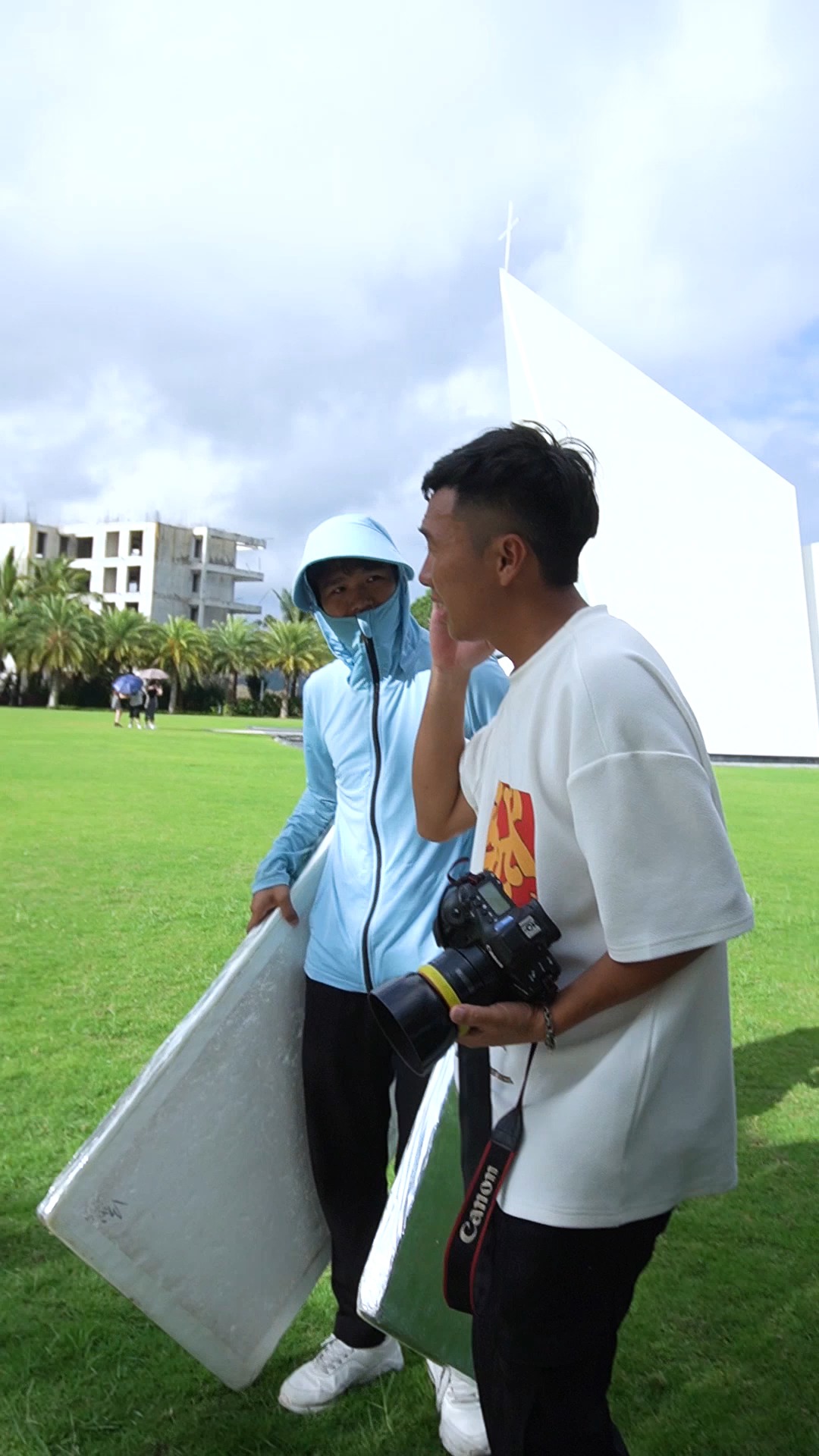 拍摄花絮#摄影师居然在拍摄现场对自己跟拍导演做出这种事?