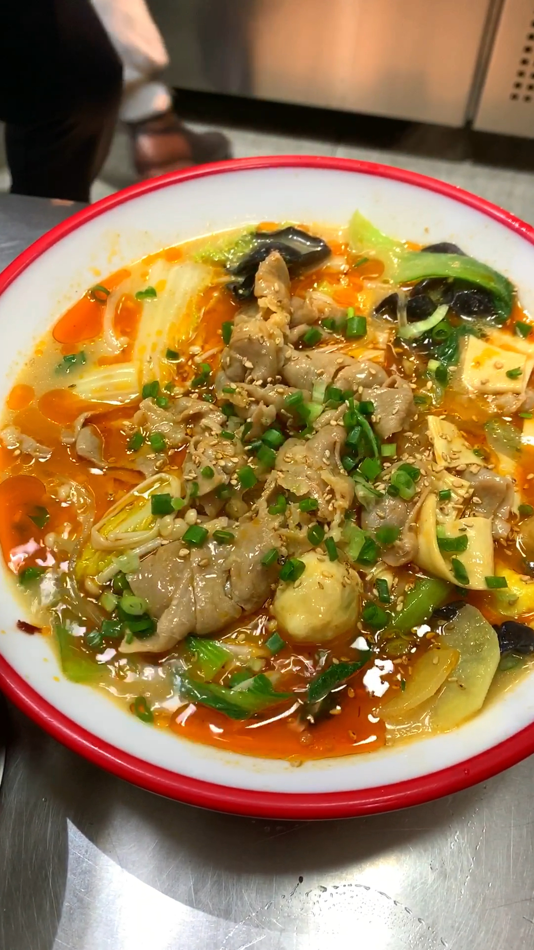 刚开始做酸菜鱼冒菜,亲戚朋友冷嘲热讽,做了两年有车房存款20w,朋友都