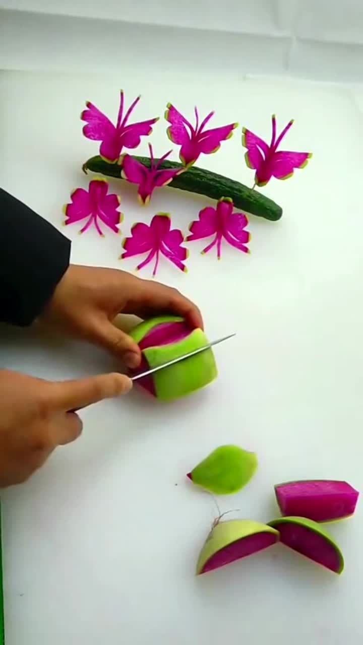 红萝卜不一样的切法,弄个蝴蝶造型,这一看就是高手的操作