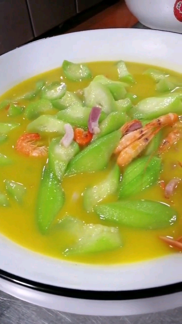 金汤丝瓜烩河虾,看着好有食欲啊