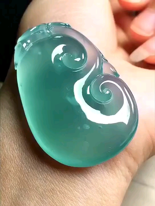 天然高冰蓝水翡翠如意