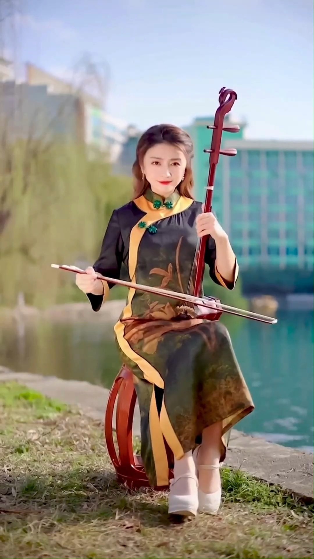 传承中华传统文化#国风古韵民乐艺术欣赏,二胡演奏《步步生莲》完整