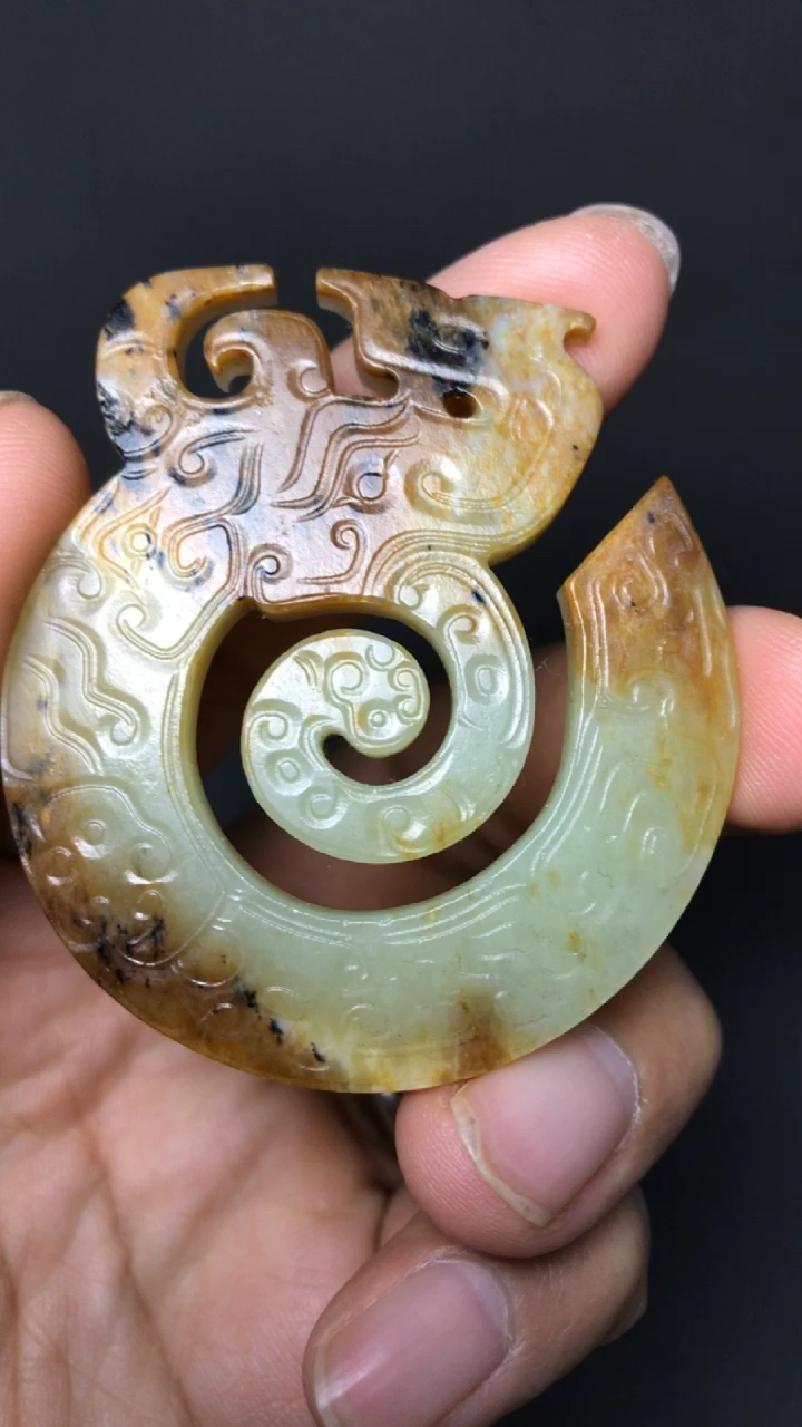 高古西周和田玉龙佩