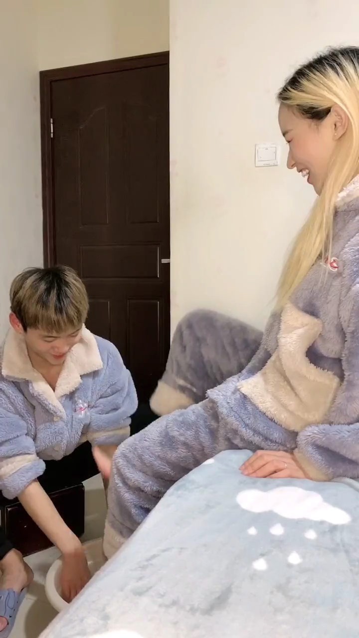你会帮女朋友洗脚吗?
