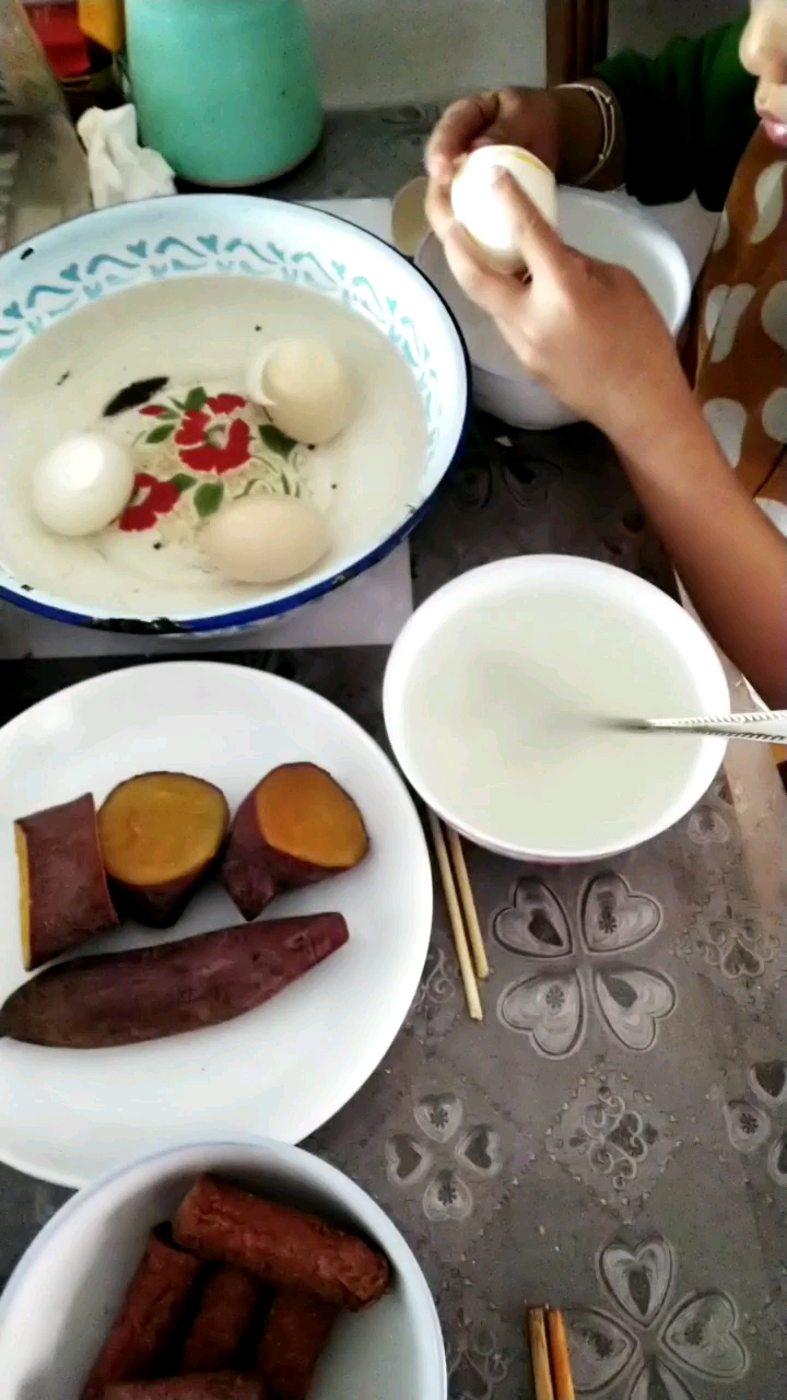 吃饭了吃饭了起床了