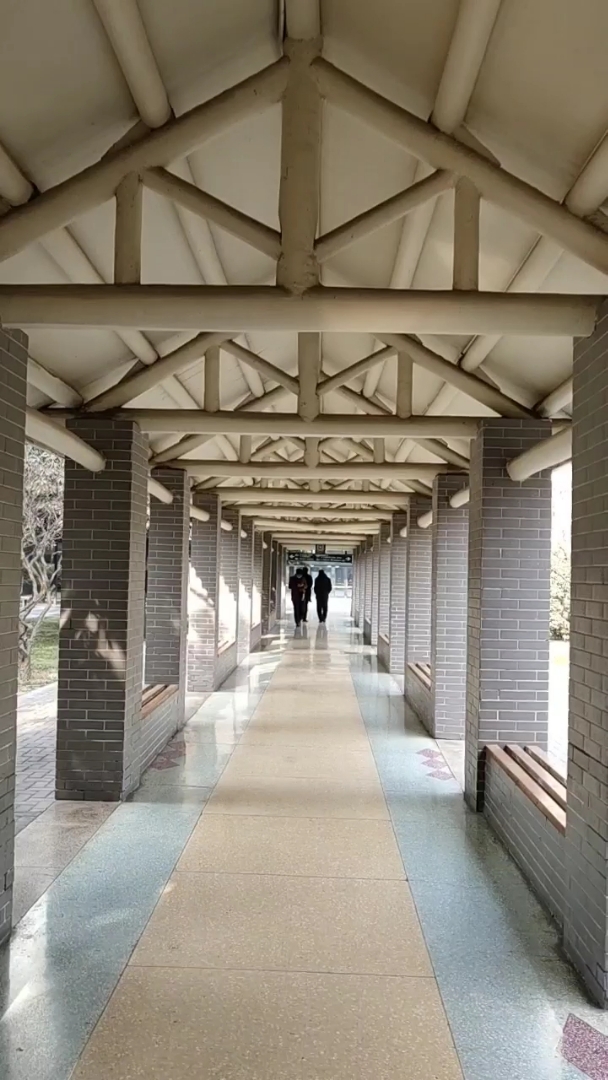 猜猜这些廊道建筑有多少年了?