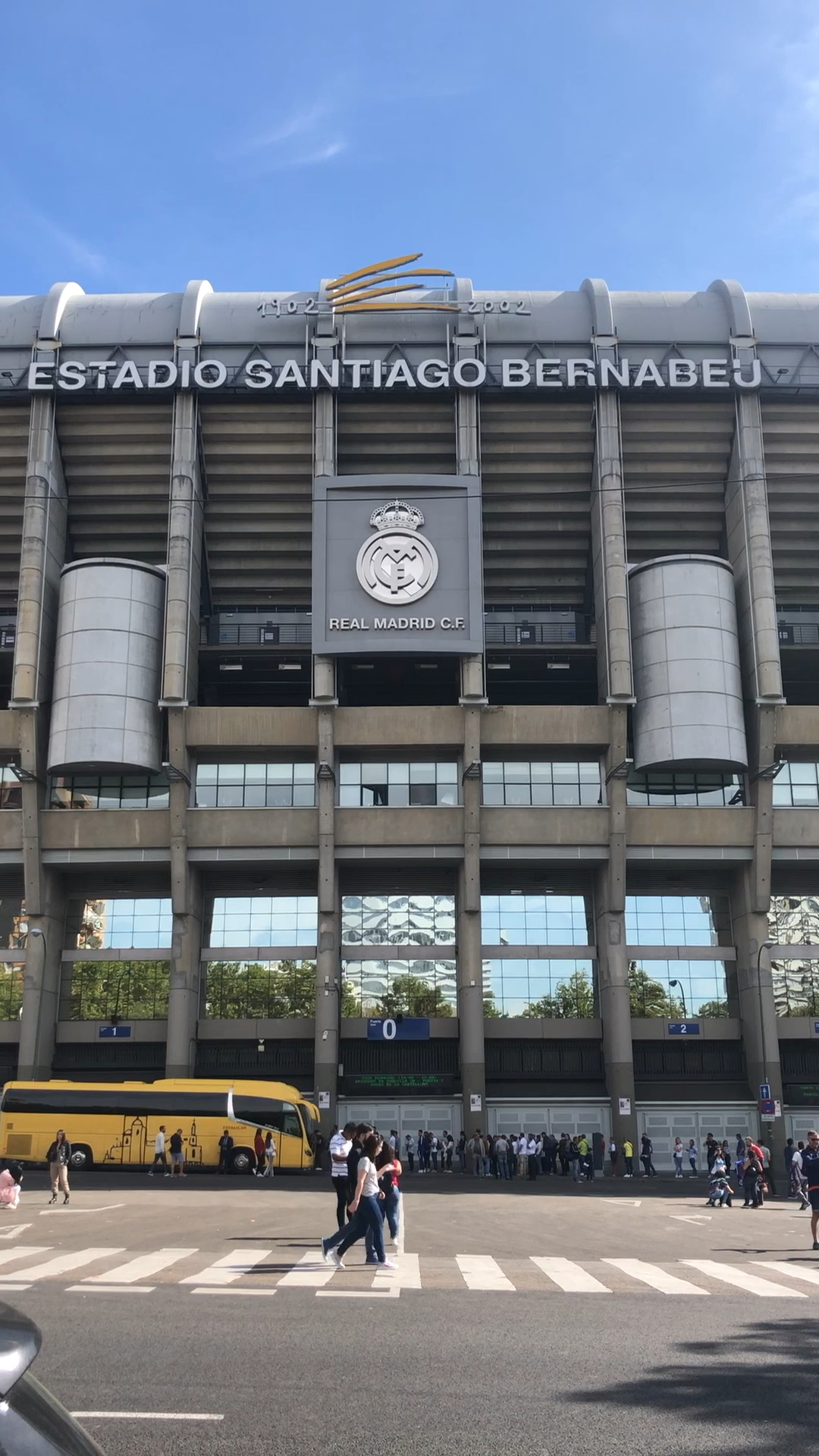 你们喜欢的,皇家马德里队主场.身边的球迷已经激动不已,哈哈!