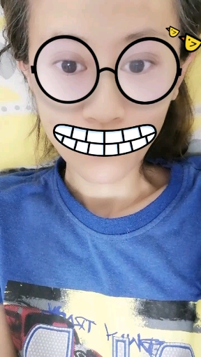 四眼大牙妹#本来就瘦,这一戴大板牙和眼镜更显瘦了天那