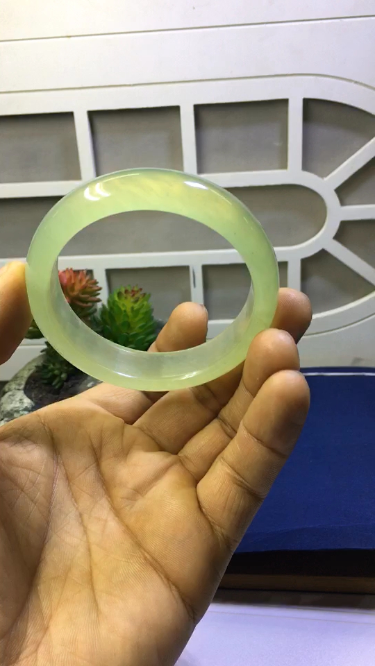 岫岩玉绿冰手镯