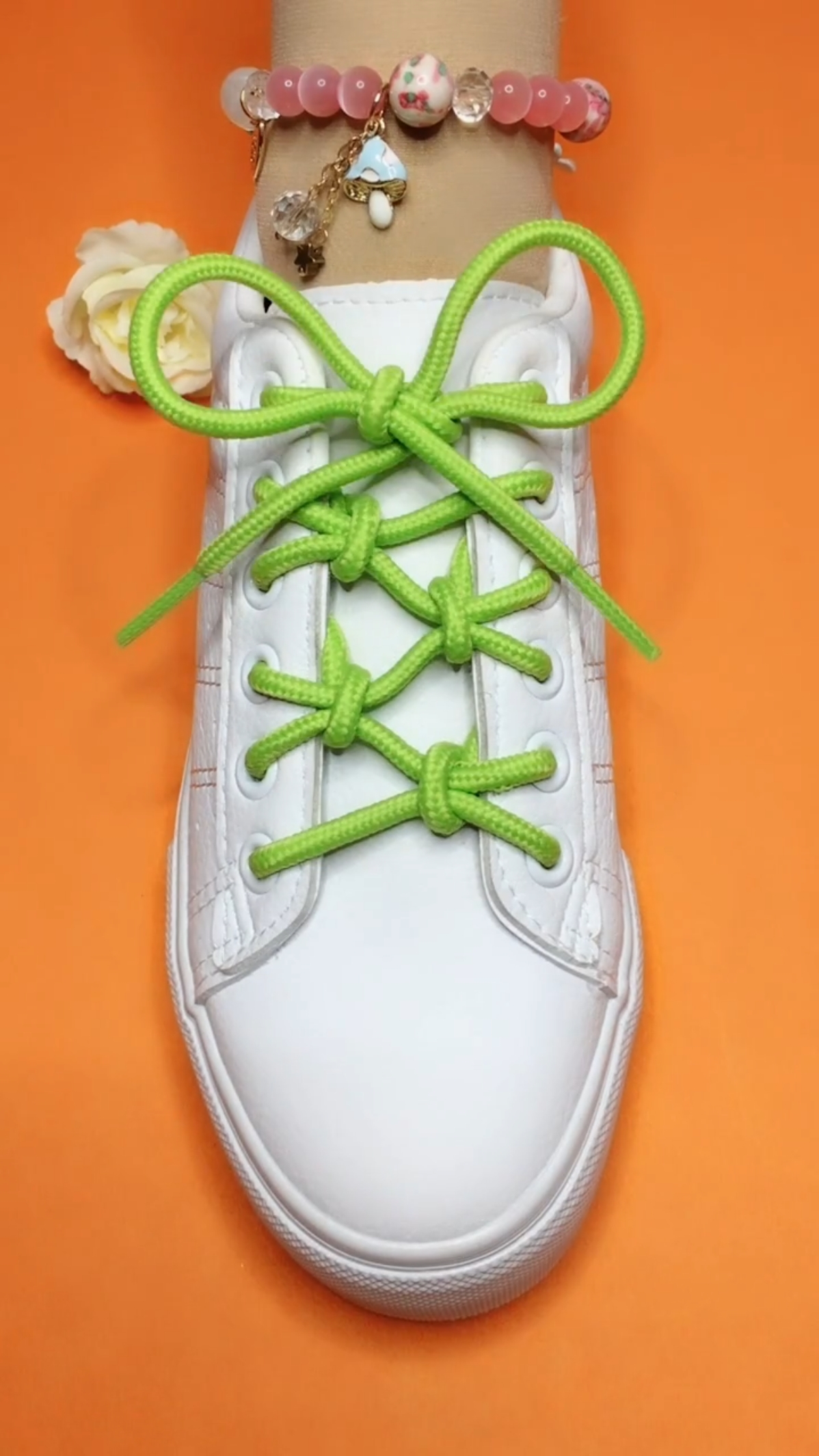 超个性的一款鞋带系法,细节总是会给人加分的哦