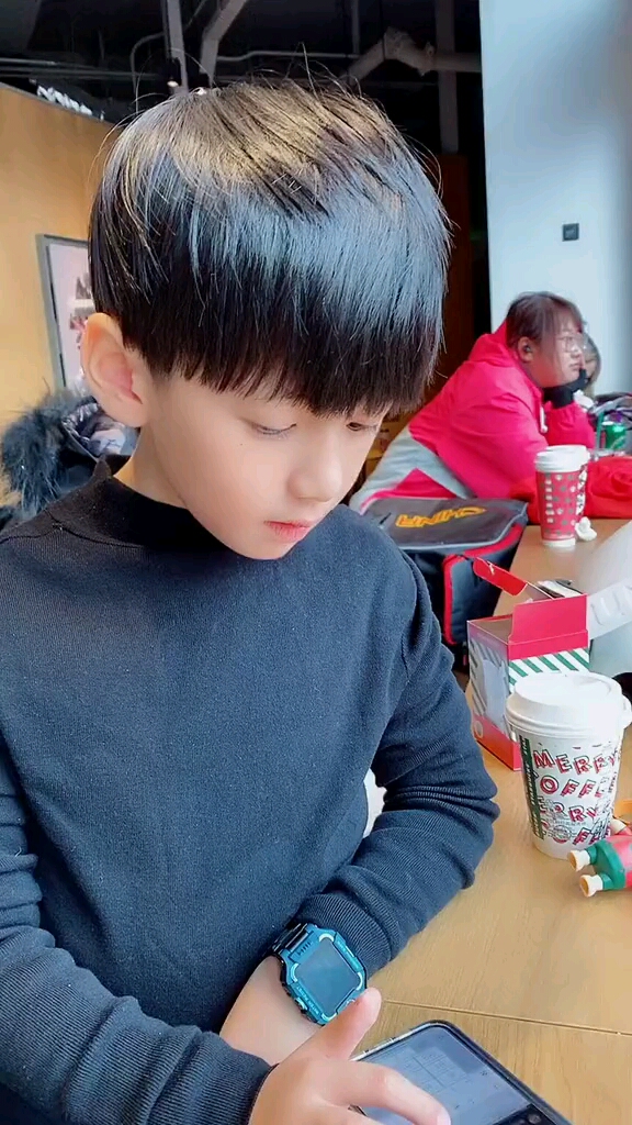 注意了,这孩子没事都会翻阅你们的评论哦林子烨