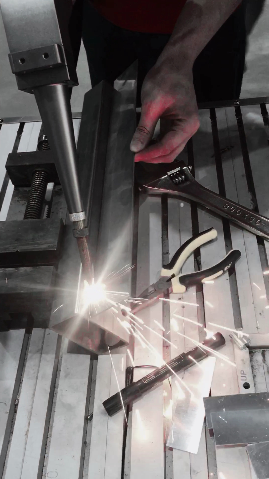 想你鸭#手持激光焊接机,对多种材料测试,焊接效果十分优秀!