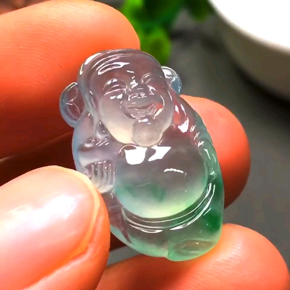 天然冰飘绿翡翠财神爷
