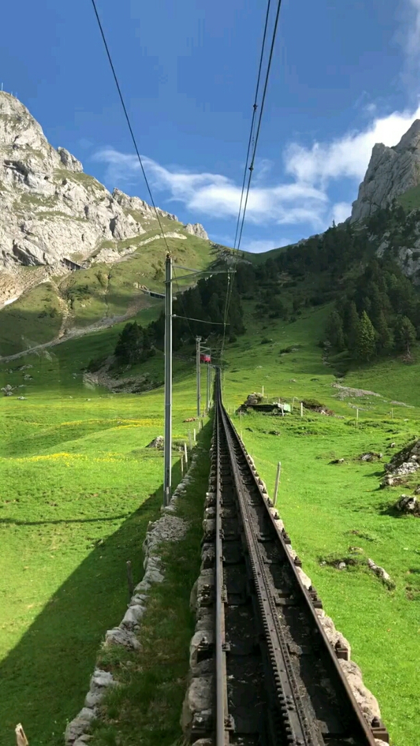 坐上世界最陡的登山小火車阿爾卑斯山,齒輪帶動的小火車已經125歲了