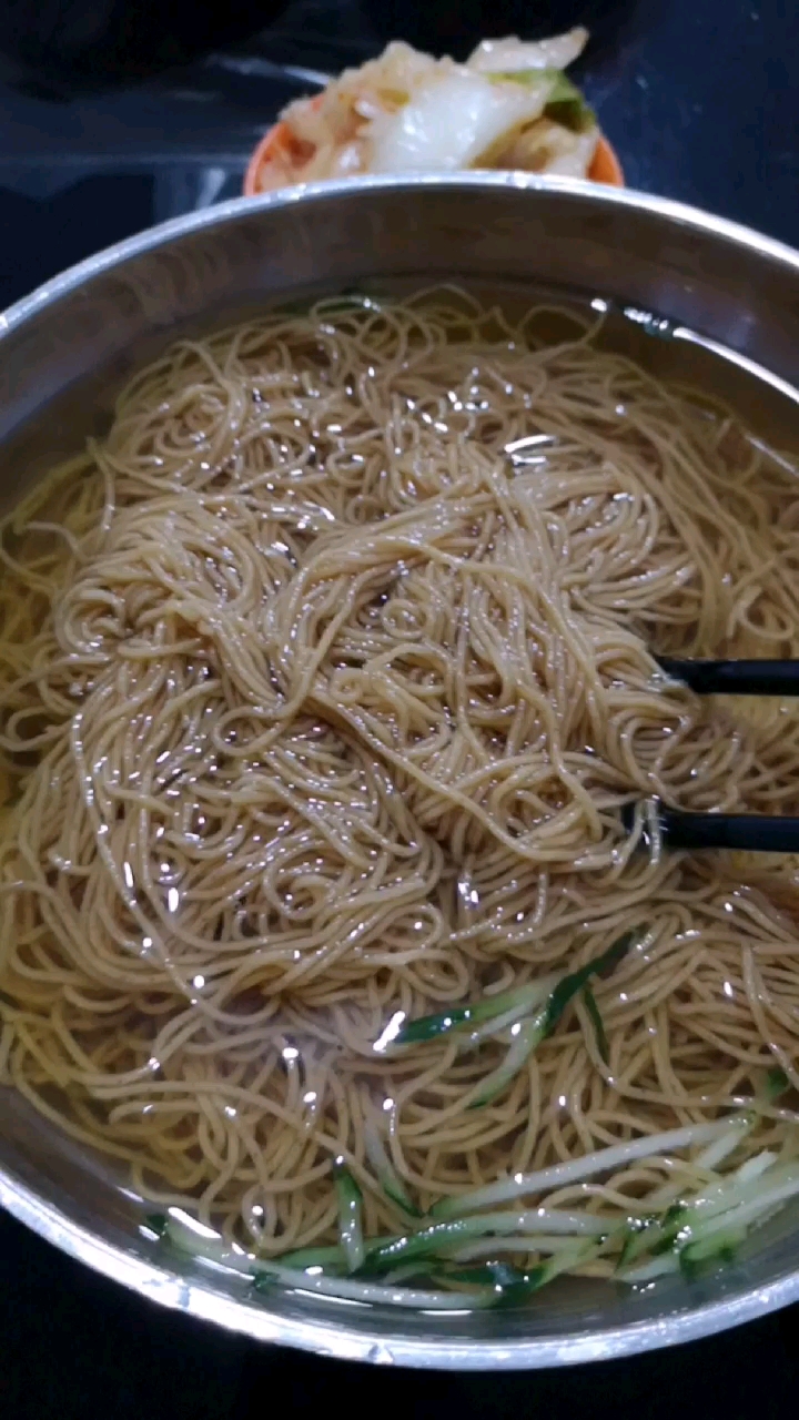 正宗朝鲜族榆树皮冷面加辣白菜 标配晚餐