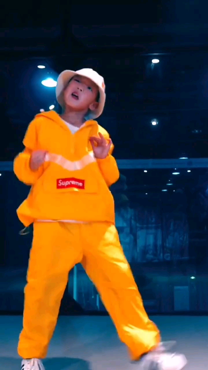 不如跳舞#小宝宝贝,你有一颗舞者金黄的心