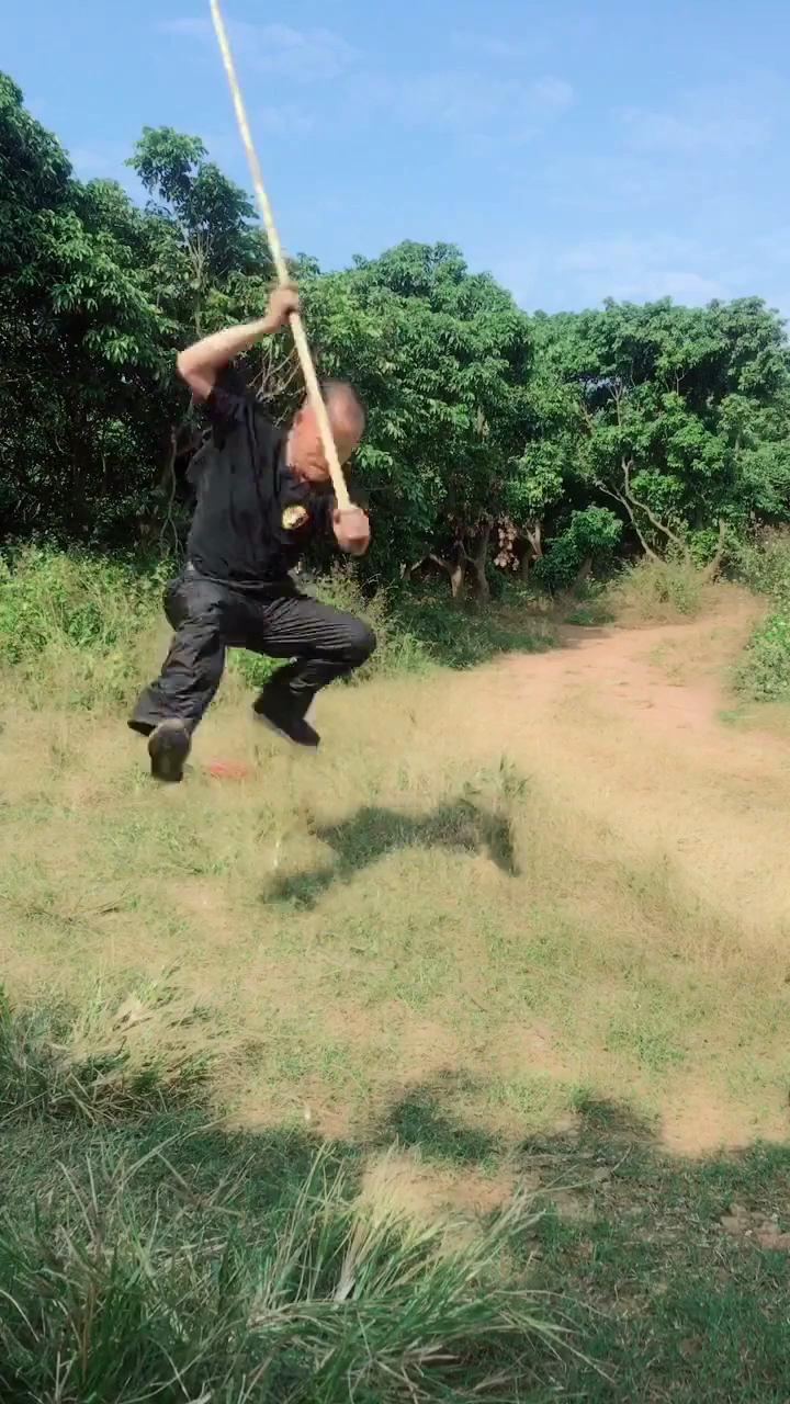 晨练少林疯魔棍