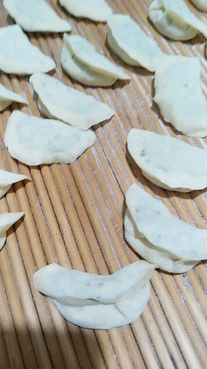 明天早上吃饺子!包的太丑了